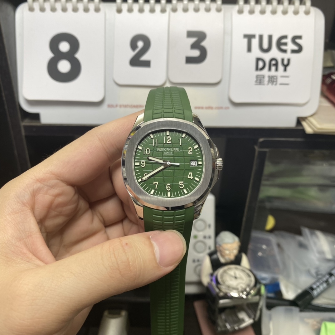 Patek Philippe Aquanaut Series 5168G-010, Green Dial Green Rubber Strap, 42.2mm Size.