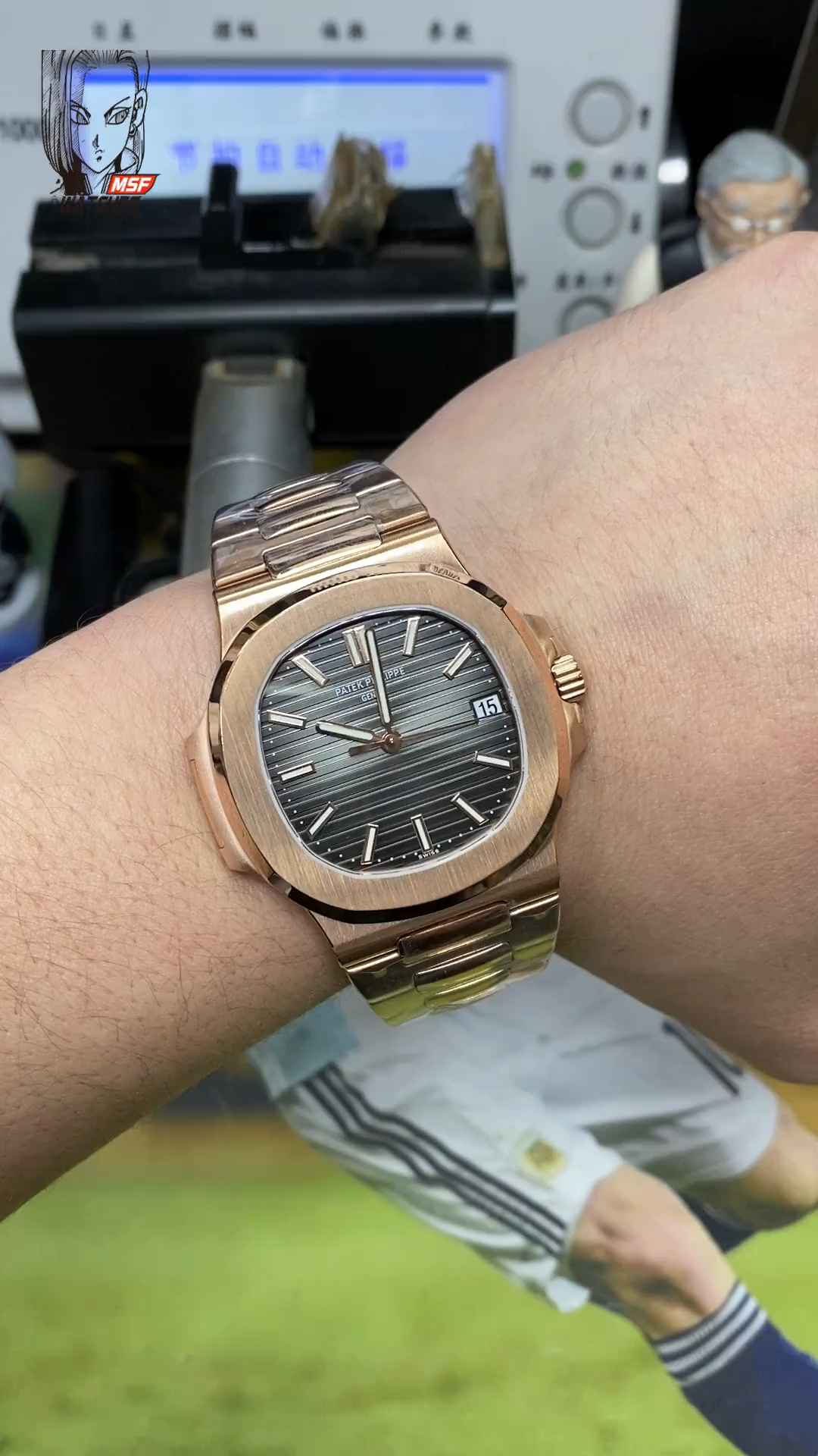 Patek Philippe Nautilus series 5711 Rose Gold Case with grey Dial Steel Bracelet, 40mm Size.