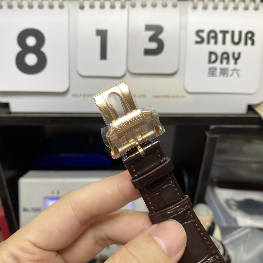 Patek Philippe Nautilus series 5711R, Rose Gold Case Grey Dial, 40mm Size.