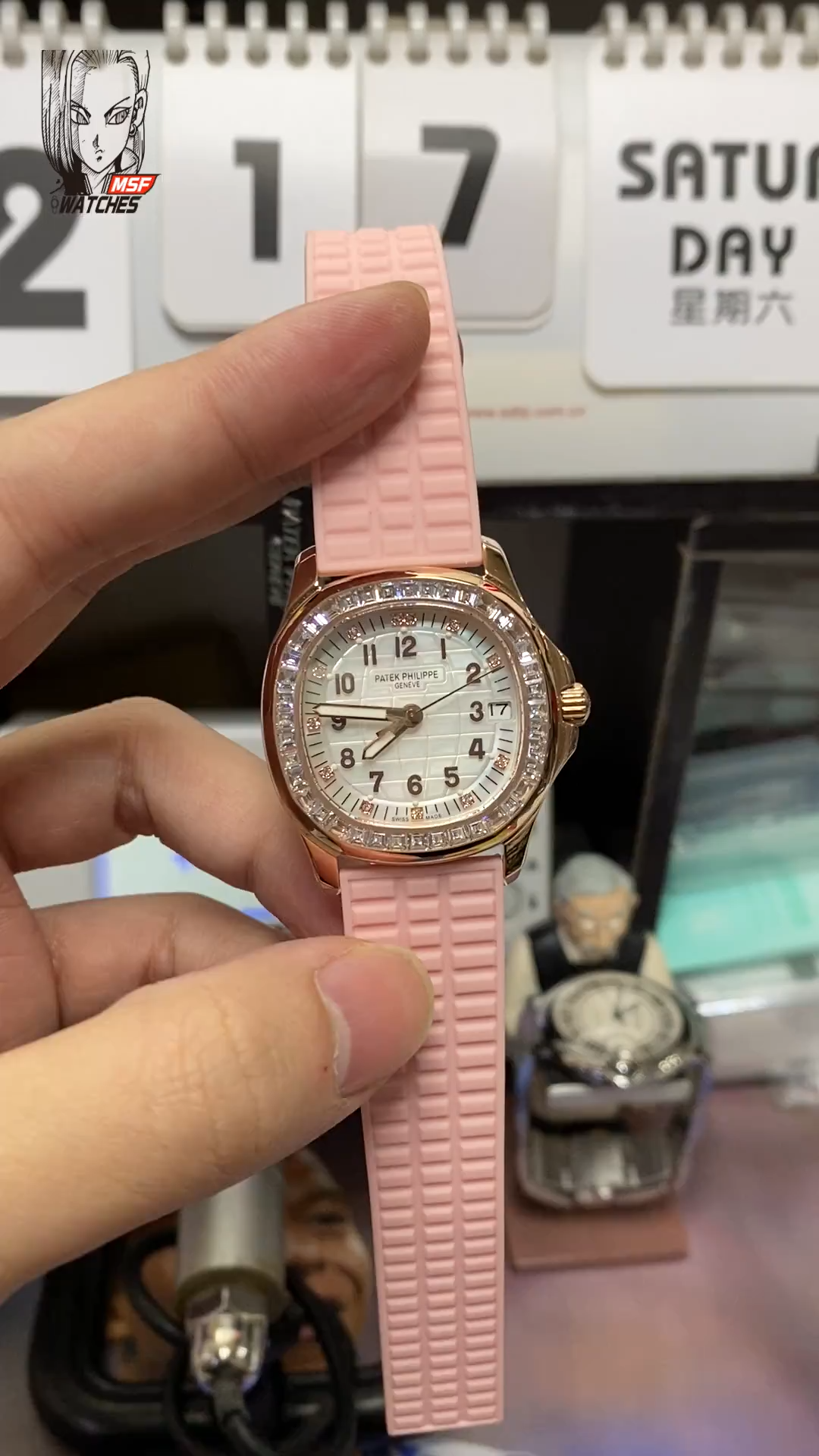 Patek Philippe Aquanaut series 5072R-001, White Mother-of-Pearl Dial Rose Gold Case with Diamond Bezel, Women 35.6mm Size.