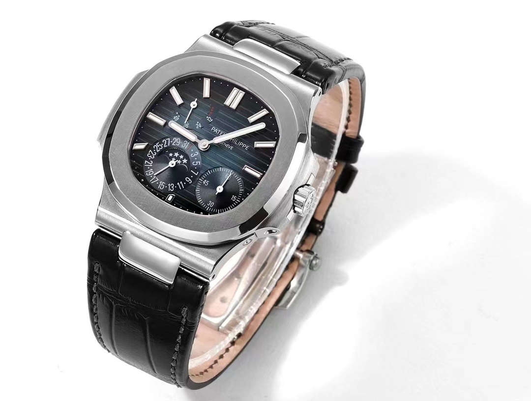 Patek Philippe Nautilus series 5712G steel case leather strap 40mm Size.