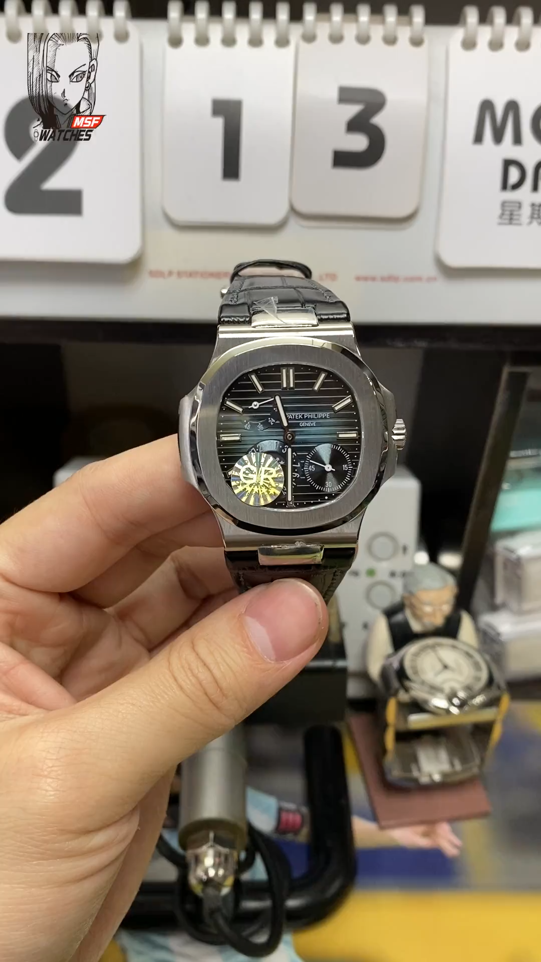 Patek Philippe Nautilus series 5712G steel case leather strap 40mm Size.