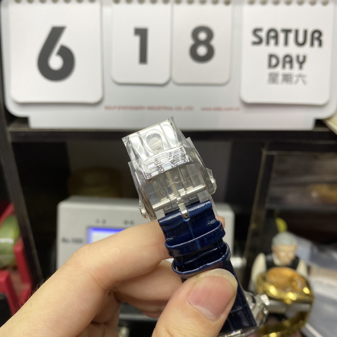 Patek Philippe Nautilus series 5724G-001, Square Diamond Bezel Blue Dial Blue Leather Strap, 40mm size.