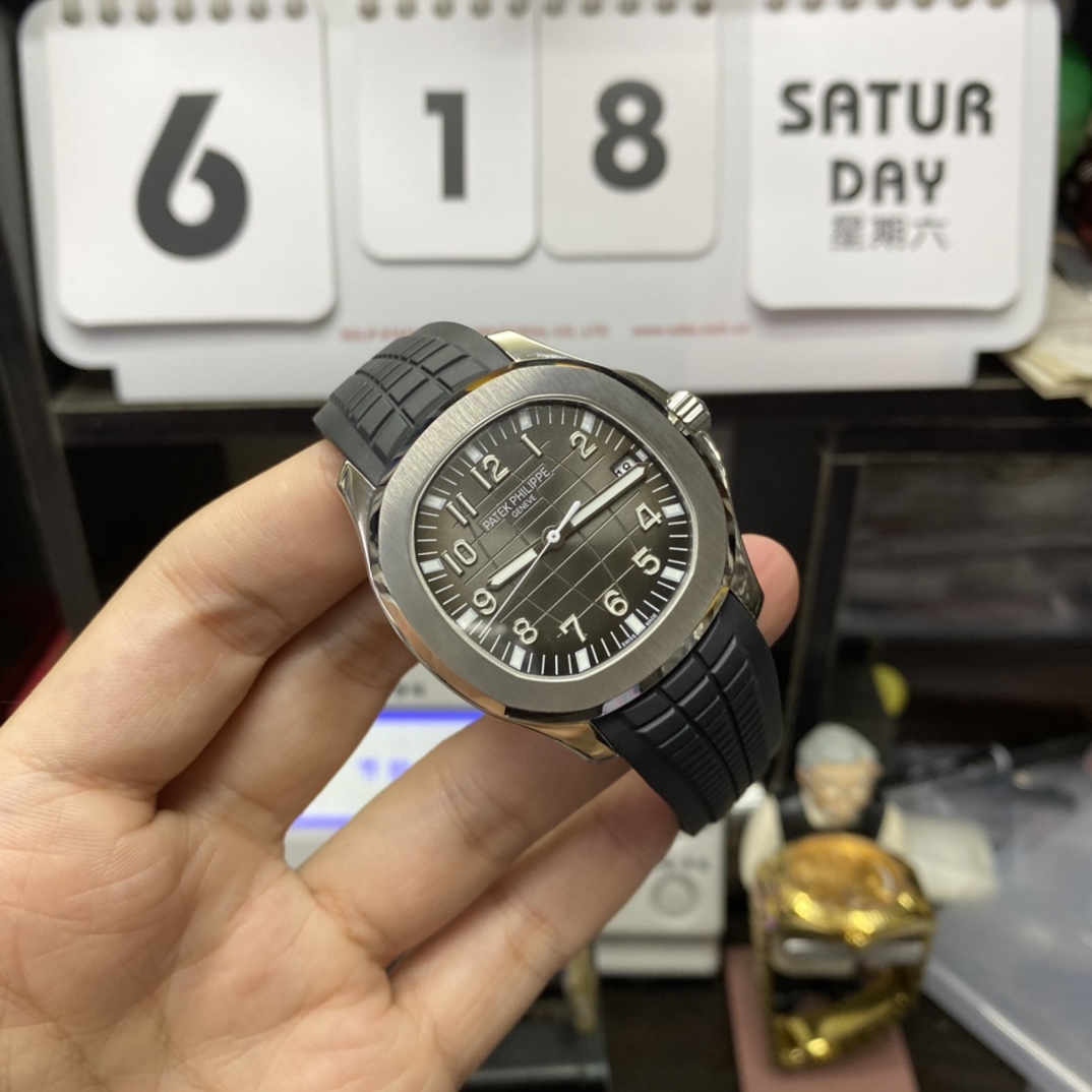 Patek Philippe Aquanaut Series 5167A-001, Black Dial, 40mm Size.