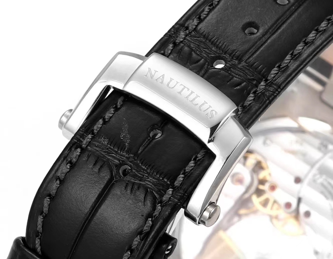 Patek Philippe Nautilus series 5712G steel case leather strap 40mm Size.