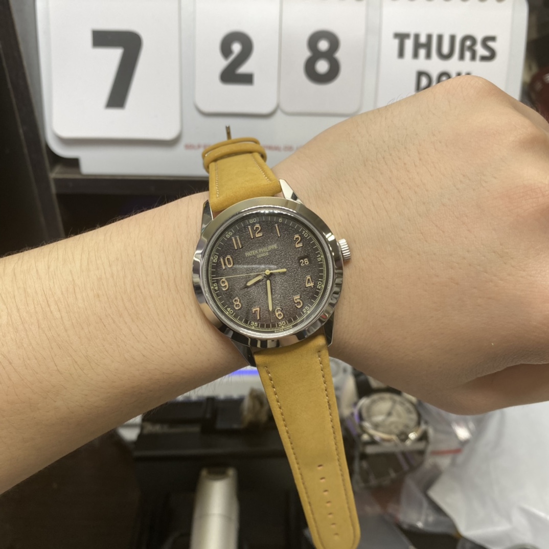 Patek Philippe Classical Watch Series 5226G-001, charcoal grey dial, 40mm Size.