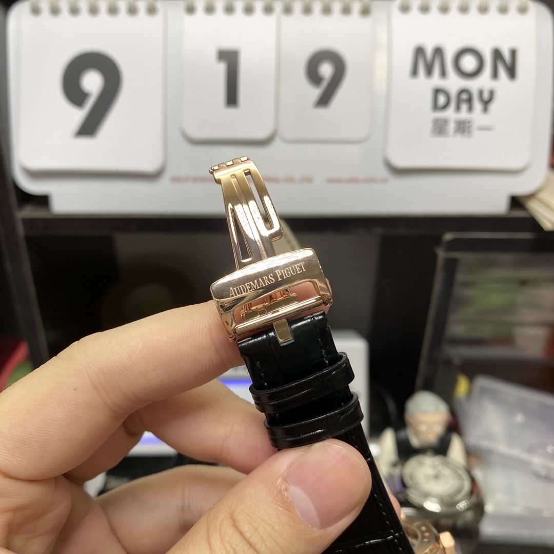 Audemars Piguet Royal Oak Offshore Series 15500OR.OO.D002CR.01, Rose Gold Case Black Dial Leather Strap, 41mm Size.