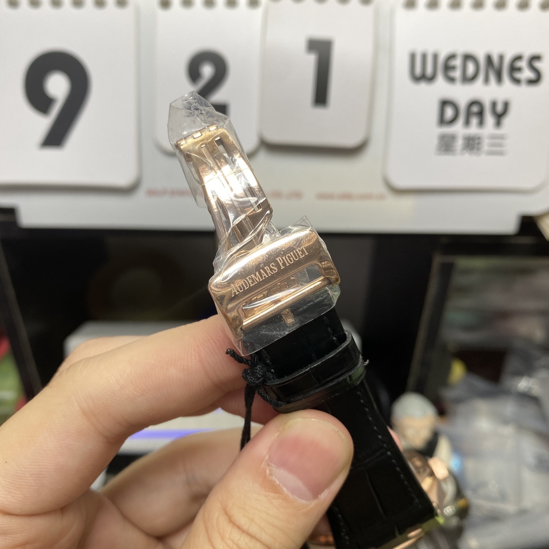 Audemars Piguet Royal Oak Offshore Series 15500OR.OO.D002CR.01, Rose Gold Case Black Dial Leather Strap, 41mm Size.