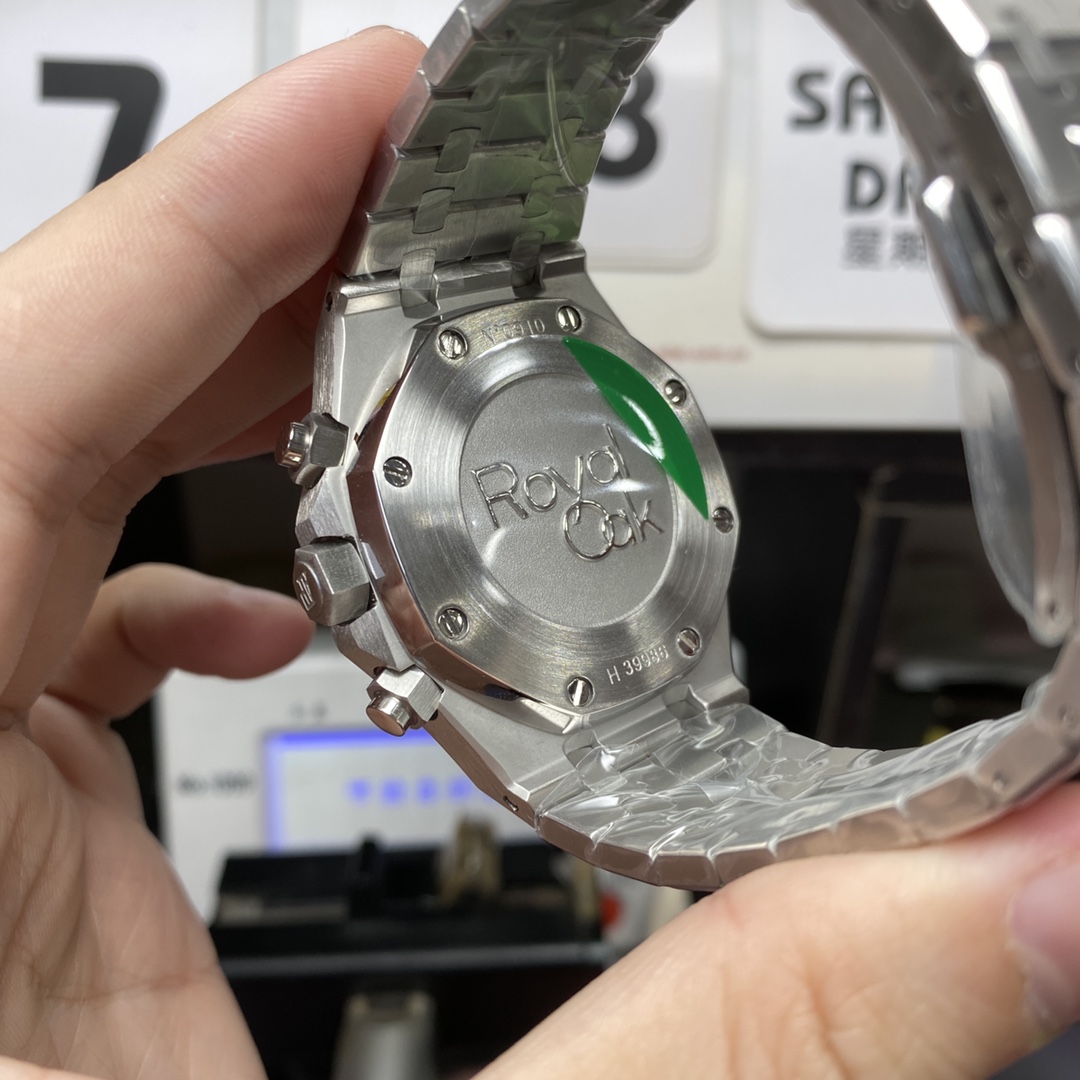 Audemars Piguet Royal Oak Offshore Series 26320ST.OO.1220ST.01, Stainless Steel Case Grey Dial Stainless Steel Bracelet, 41mm Size.