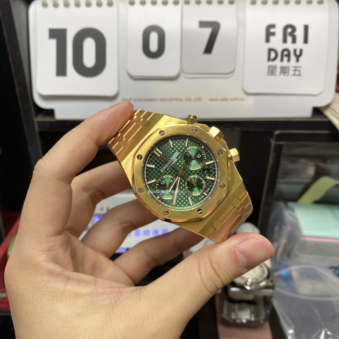 Audemars Piguet Royal Oak Offshore Series 26331BA.OO.1220BA.02, Gold Case Green Dial Stainless Steel Bracelet, 41mm Size.