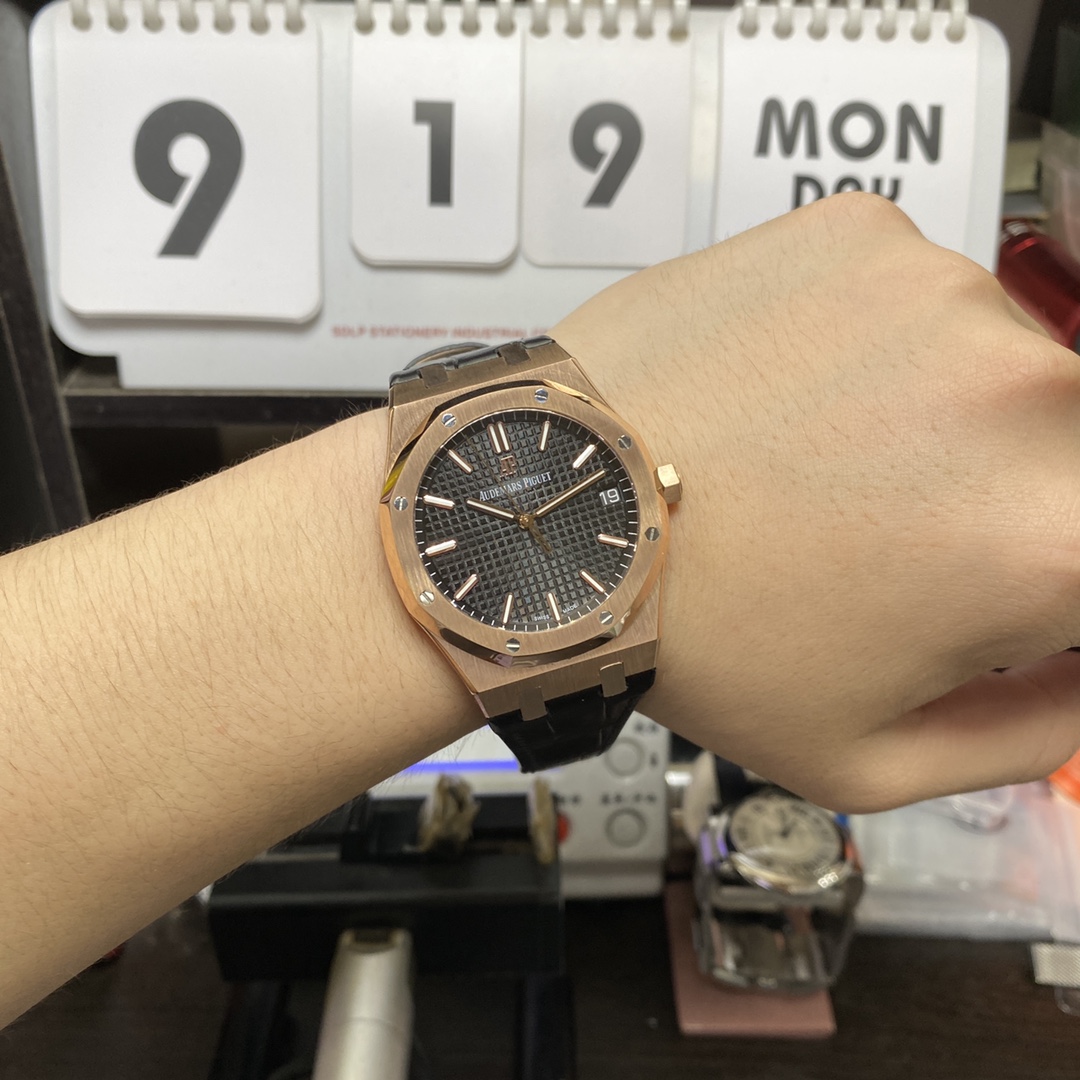 Audemars Piguet Royal Oak Offshore Series 15500OR.OO.D002CR.01, Rose Gold Case Black Dial Leather Strap, 41mm Size.