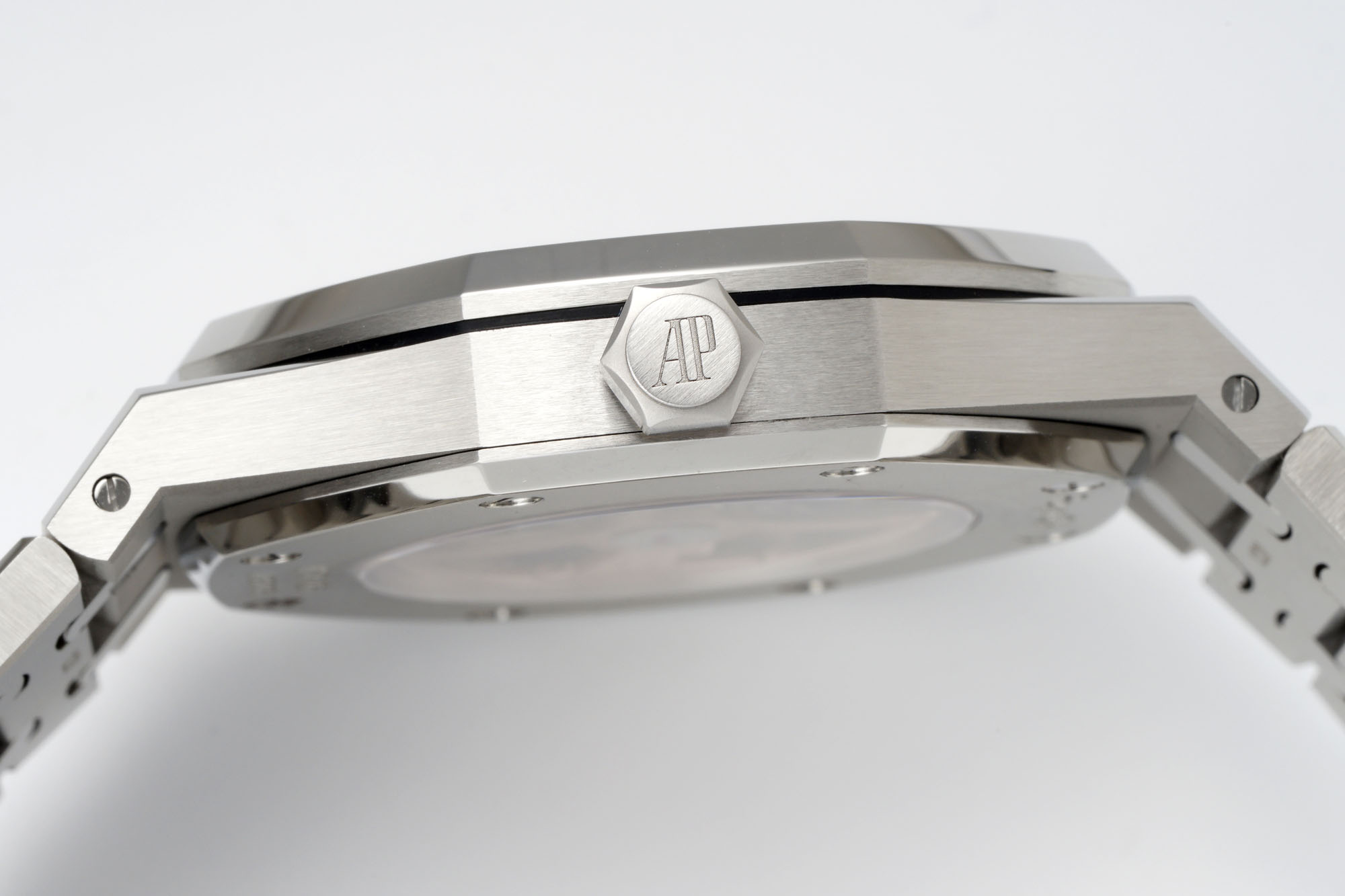 Audemars Piguet Royal Oak Series 15407ST.OO.1220ST.01, Deep Gray dial, 41mm size.