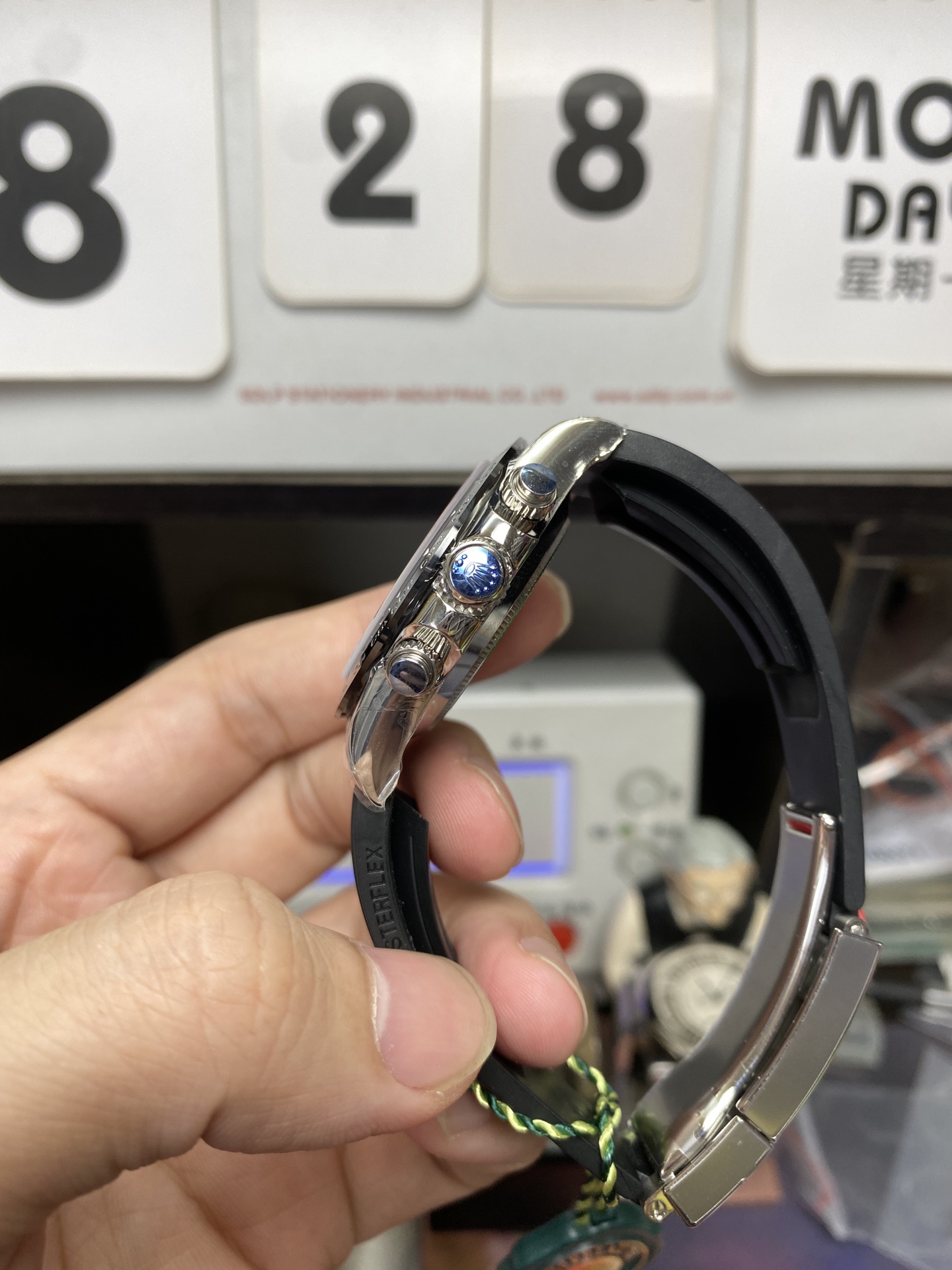 Rolex Cosmograph Daytona Series 116519ln-0024, gray dial and ceramic bezel, 40mm size.