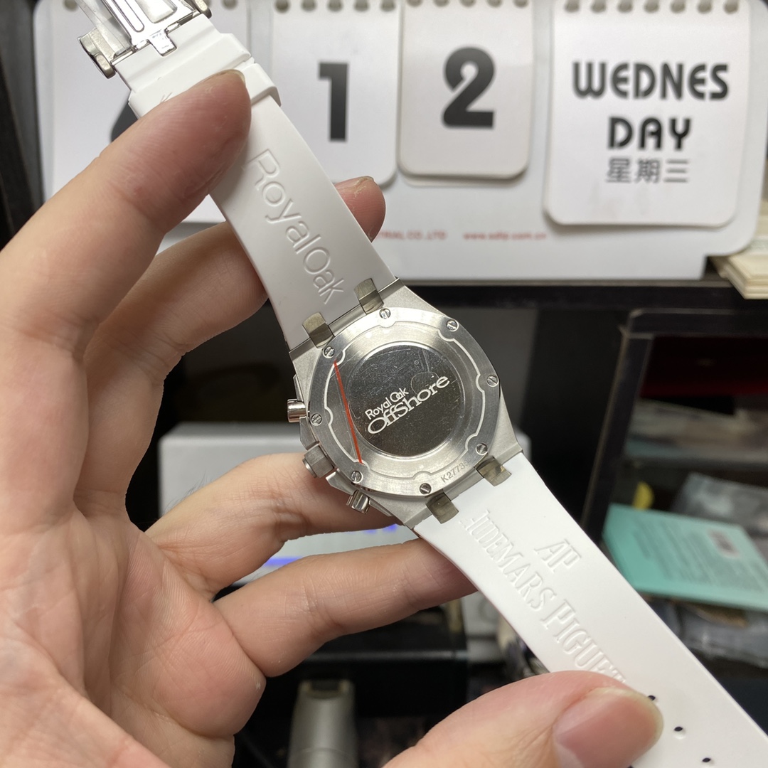 Audemars Piguet Royal Oak Offshore Series 26231ST.ZZ.D010CA.01, Silver Panda Dial, 37mm size.