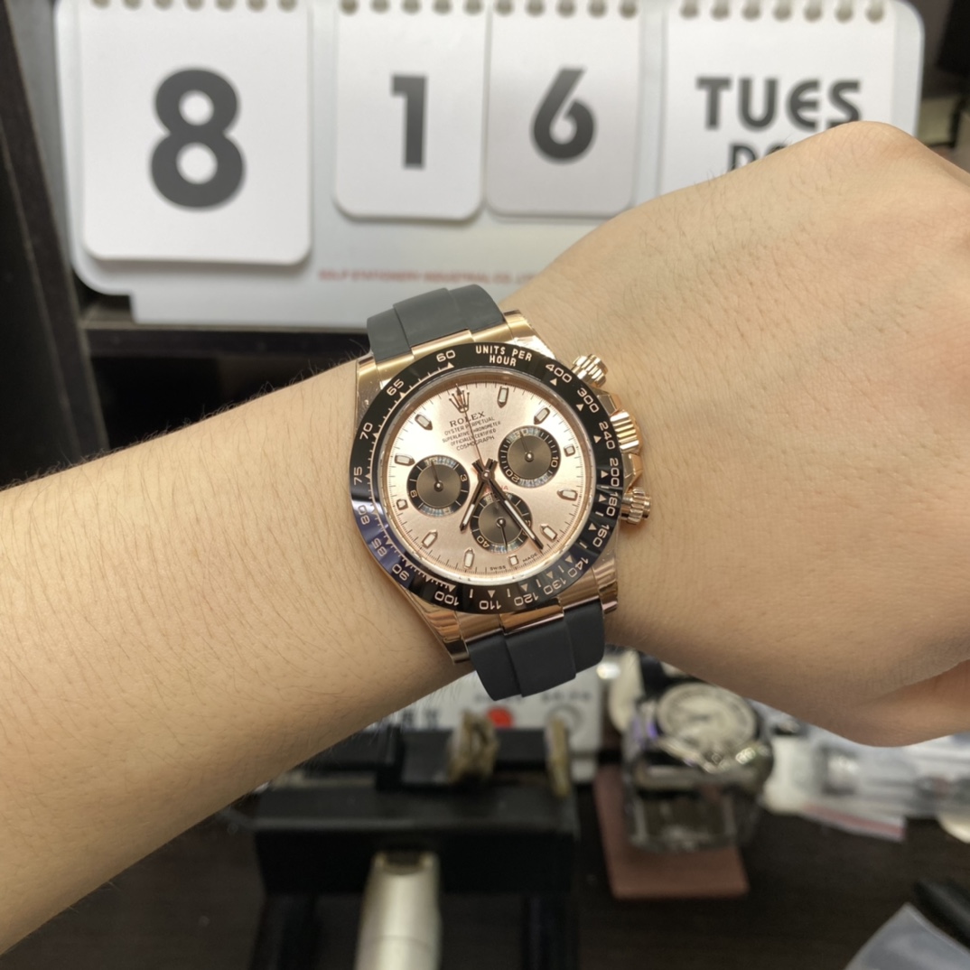 Rolex Cosmograph Daytona Series m116515ln-0018, rose gold case pink dial ceramic bezel, 40mm size.