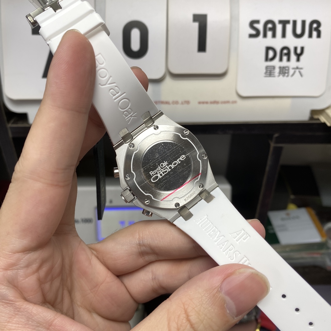 Audemars Piguet Royal Oak Offshore Series 26231ST.ZZ.D010CA.01, Silver Panda Dial, 37mm size.