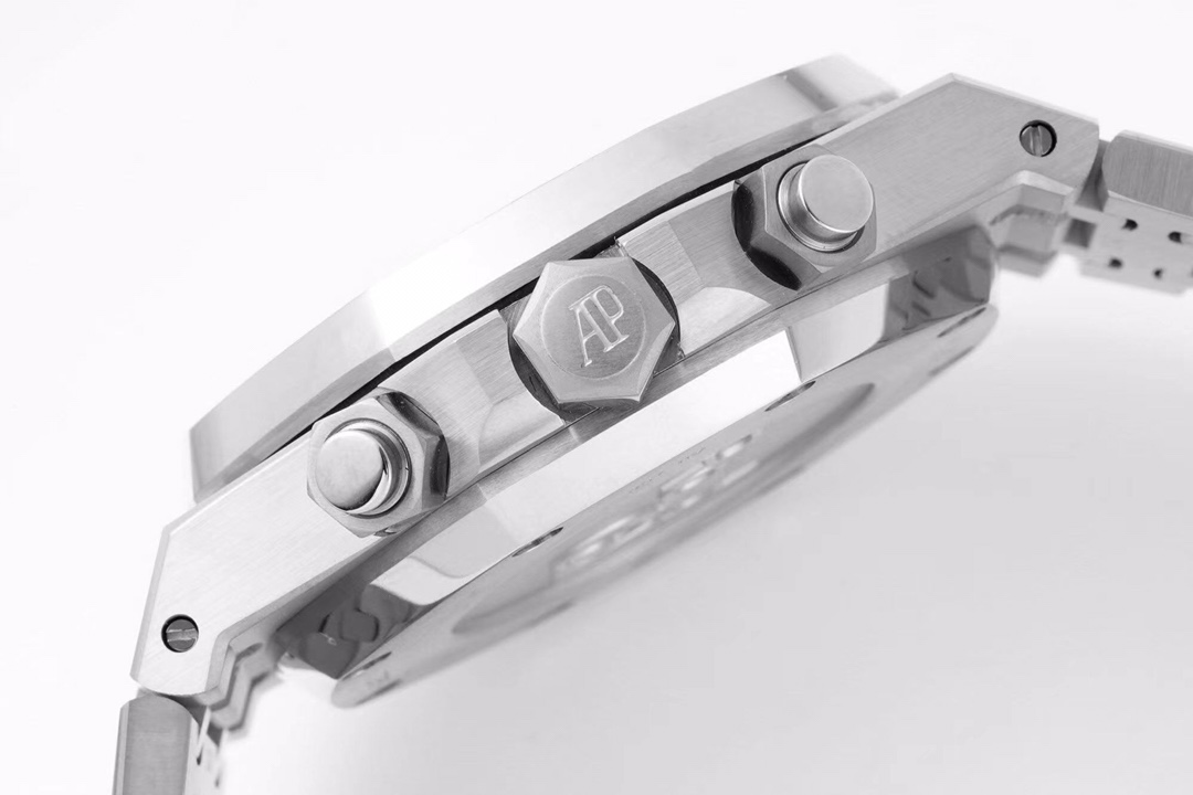 Audemars Piguet Royal Oak Series 26240ST.OO.1320ST.05, Blue Dial, 41mm size.