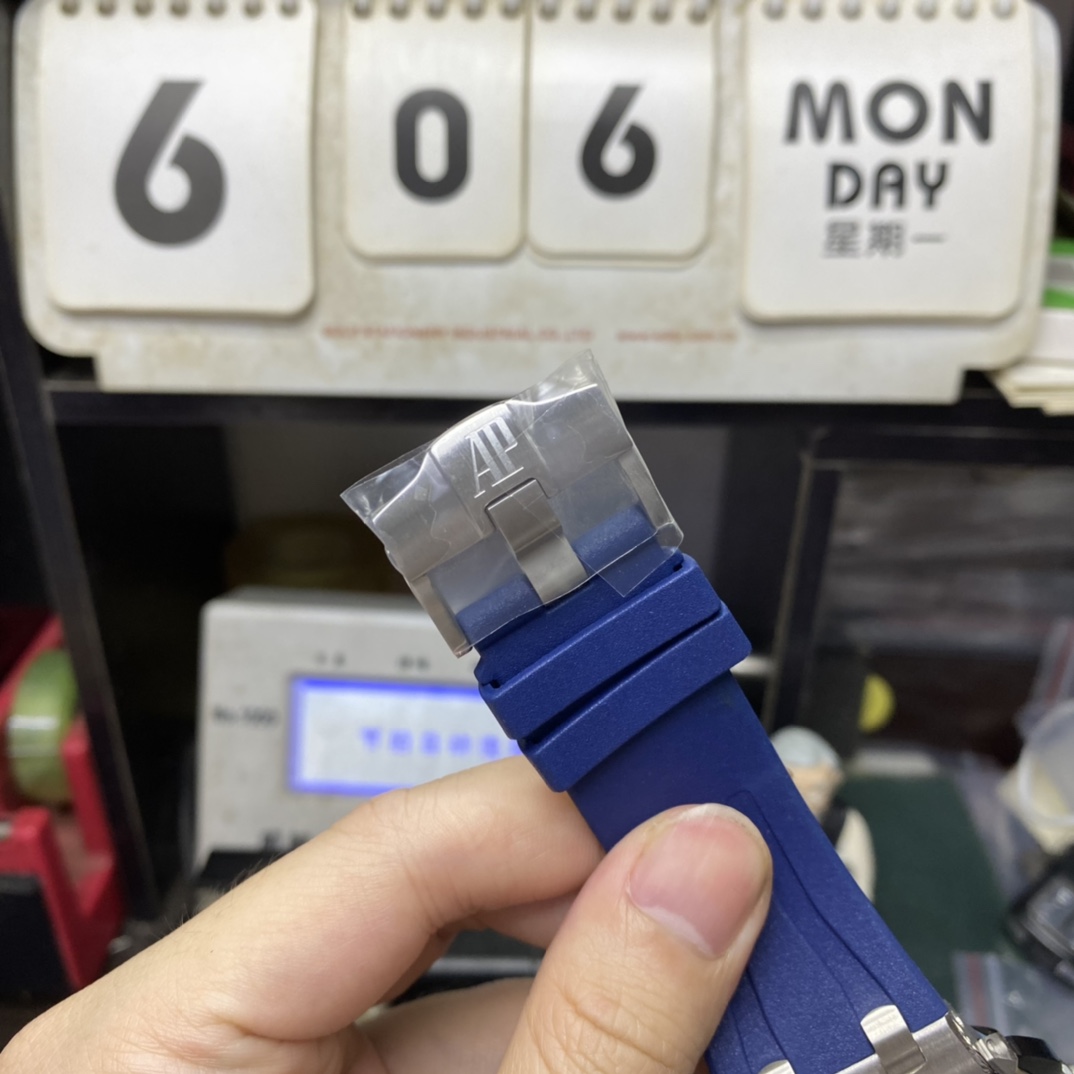 Audemars Piguet Royal Oak Offshore Series 26420TI.OO.A027CA.01, Blue Dial with Blue Rubber Strap, 43mm size.