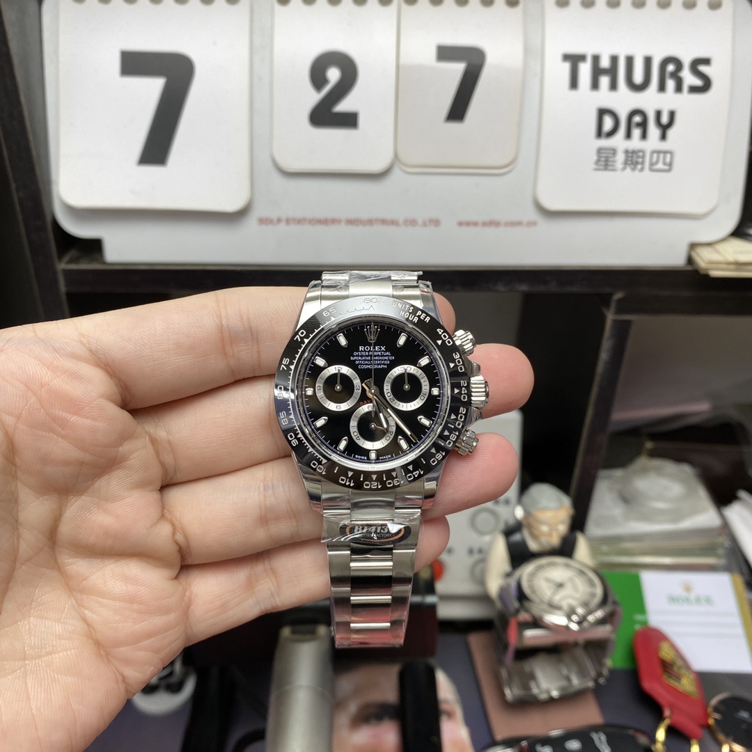 Rolex Cosmograph Daytona Series m116500ln-0002, black panda color scheme, 40mm size.