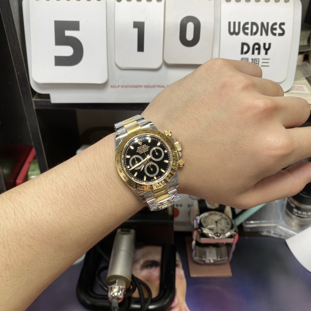 Rolex Cosmograph Daytona Series m116503-0004, two-tone gold case black dial, 40mm size.