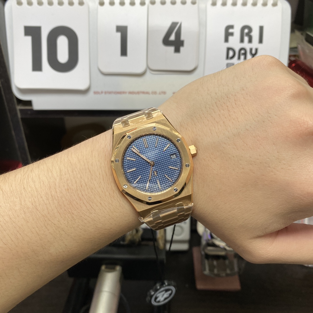 Audemars Piguet Royal Oak Offshore Series 15202OR.OO.1240OR.01, Blue Dial with Rose Gold Case, 39mm Size.