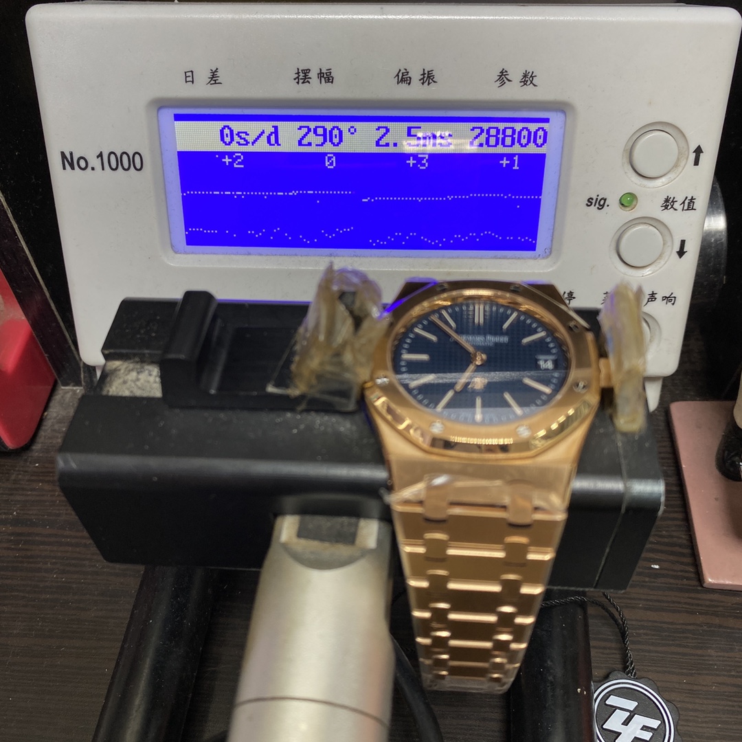 Audemars Piguet Royal Oak Offshore Series 15202OR.OO.1240OR.01, Blue Dial with Rose Gold Case, 39mm Size.