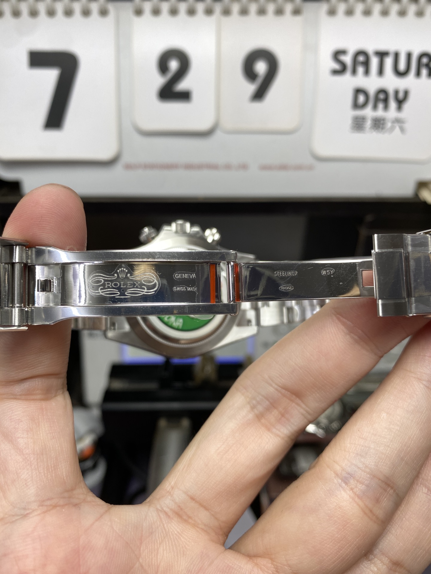 Rolex Cosmograph Daytona Series m116500ln-0001. a black and white panda color scheme, 40mm size.