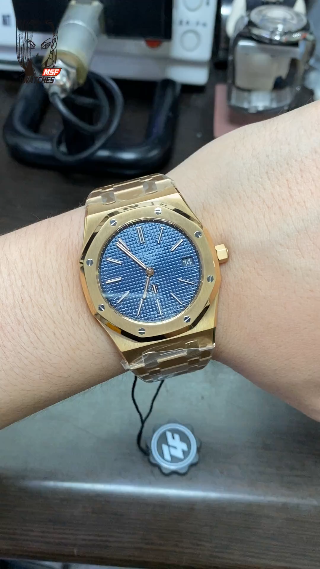 Audemars Piguet Royal Oak Offshore Series 15202OR.OO.1240OR.01, Blue Dial with Rose Gold Case, 39mm Size.