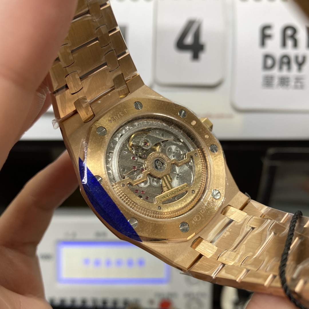 Audemars Piguet Royal Oak Offshore Series 15202OR.OO.1240OR.01, Blue Dial with Rose Gold Case, 39mm Size.