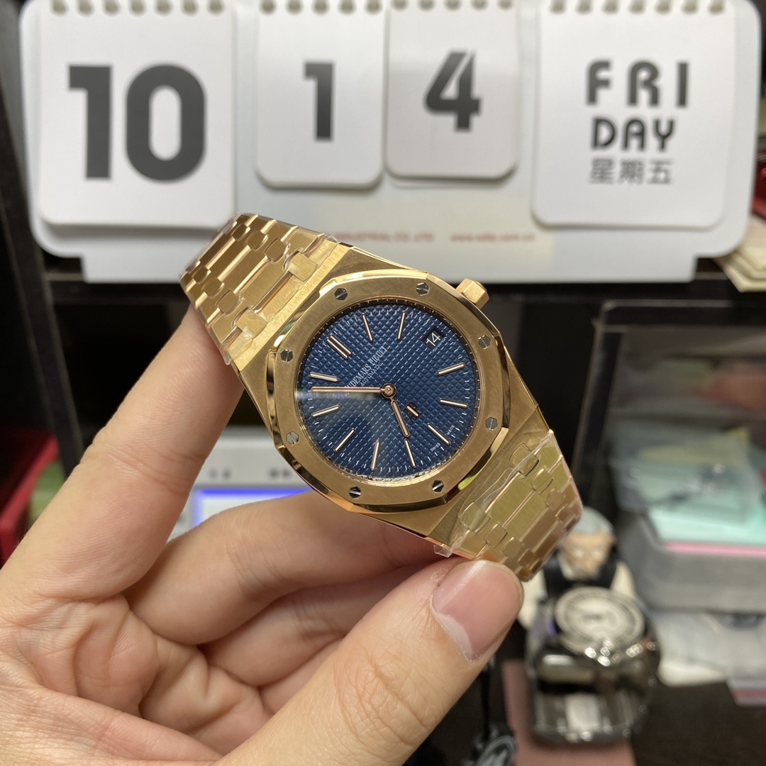 Audemars Piguet Royal Oak Offshore Series 15202OR.OO.1240OR.01, Blue Dial with Rose Gold Case, 39mm Size.