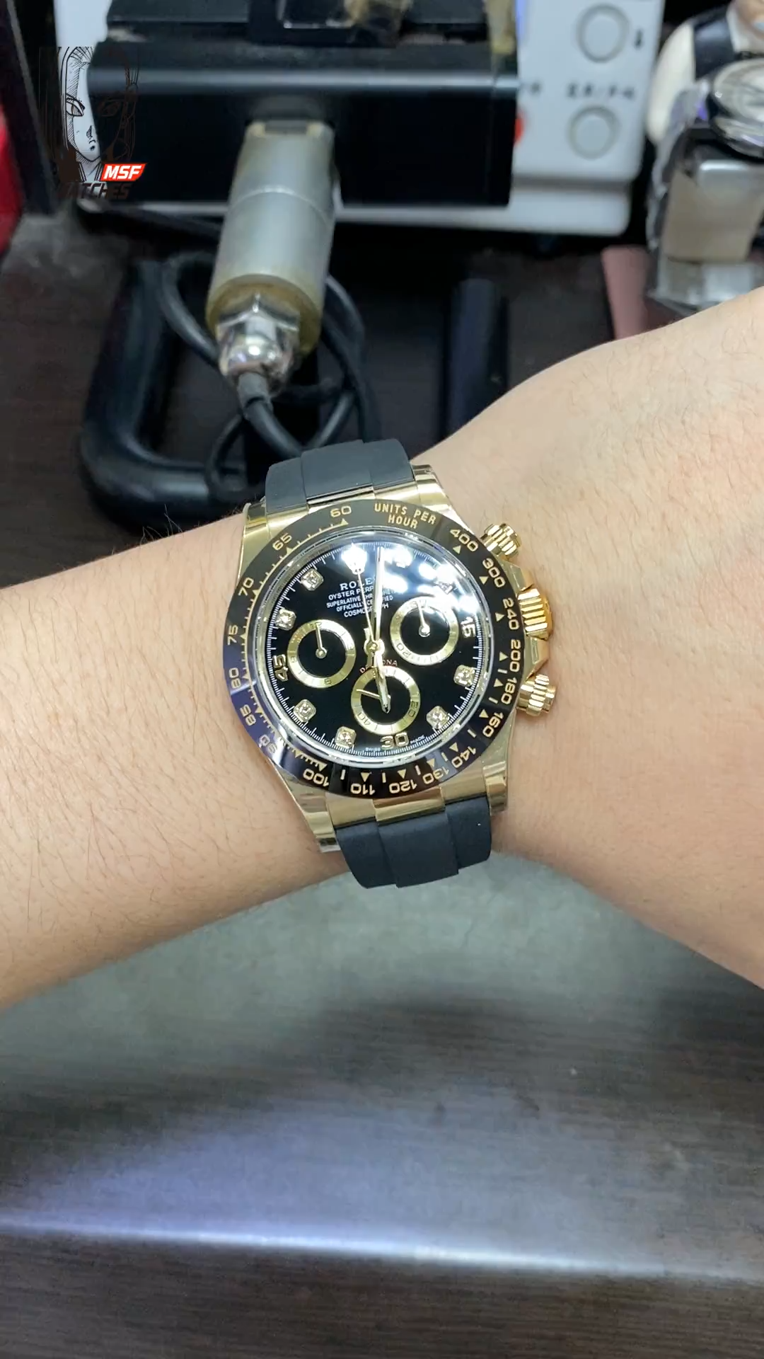 Rolex Cosmograph Daytona Series m116518ln-0078, gold case black dial ceramic bezel, 40mm size.