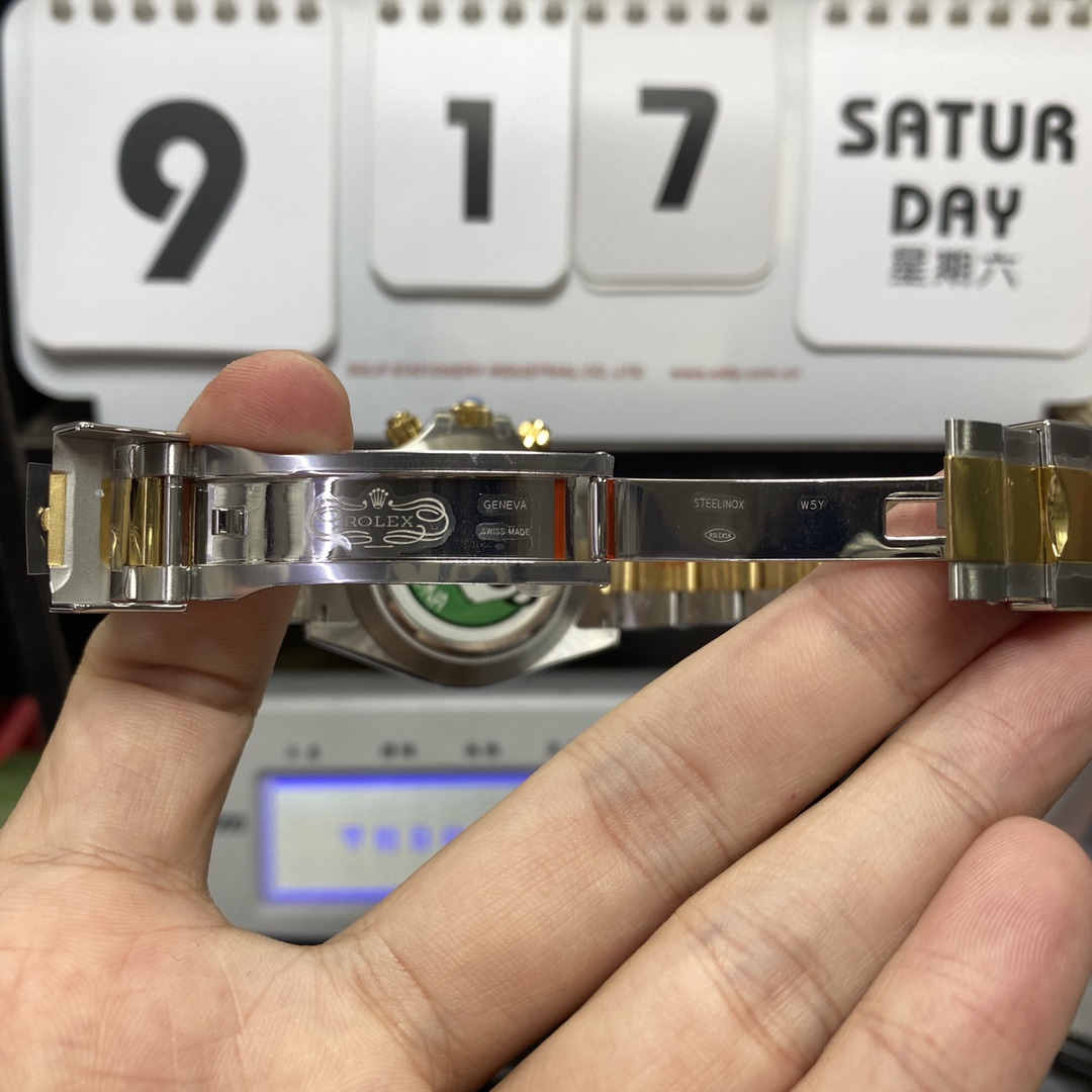 Rolex Cosmograph Daytona Series m116503-0001, two-tone gold case white dial and steel bracelet, 40mm size.