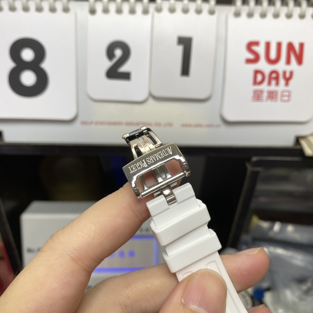 Audemars Piguet Royal Oak Offshore Series 26231ST.ZZ.D010CA.01, Silver Panda Dial, 37mm size.