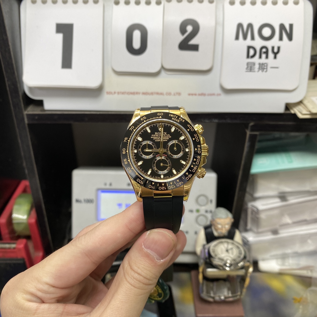 Rolex Cosmograph Daytona Series 116518LN-0035, Gold Case Black Dial, 40mm size.