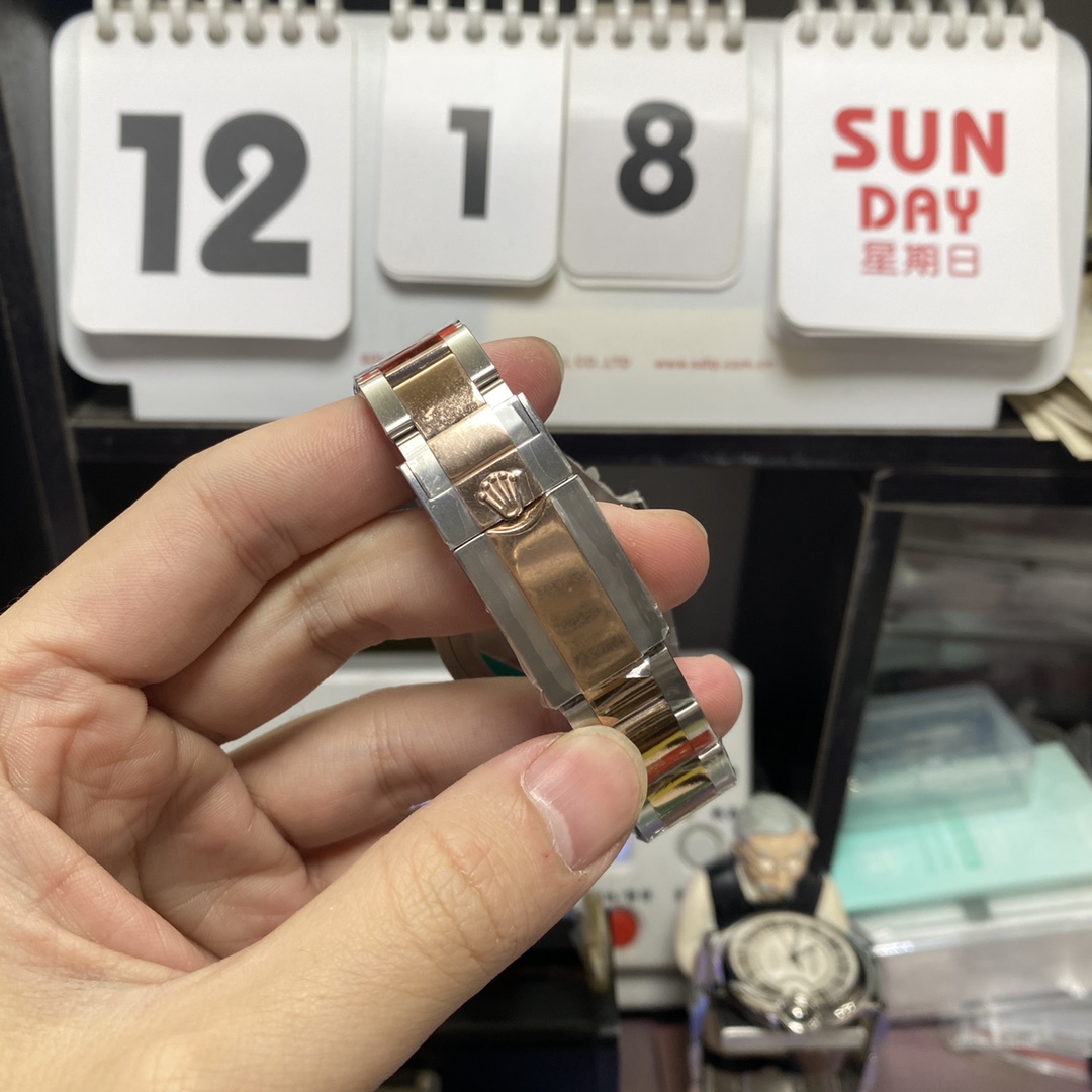 Rolex GMT-Master II Series m126711chnr-0002, Sand Dial Rose Gold Case, 40mm Size.