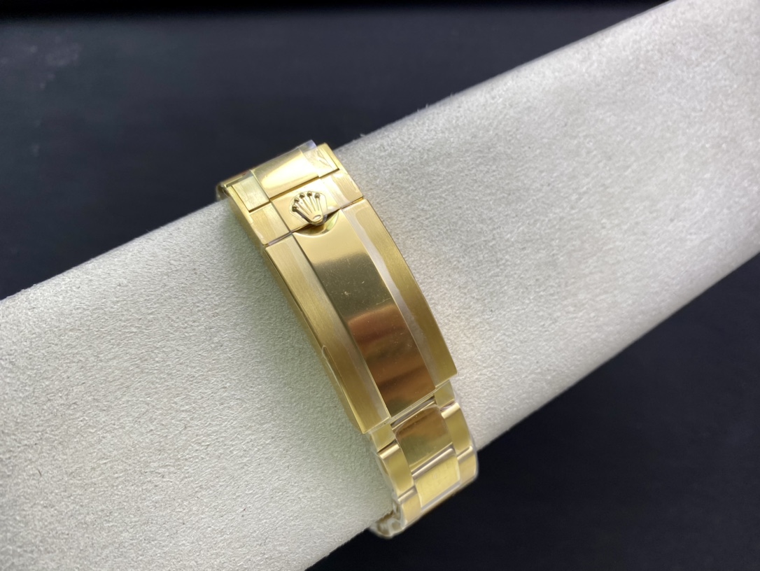 Rolex Submariner Series ALL 18K GOLD CASE Black DIAL DATE DIAL , 40mm size.