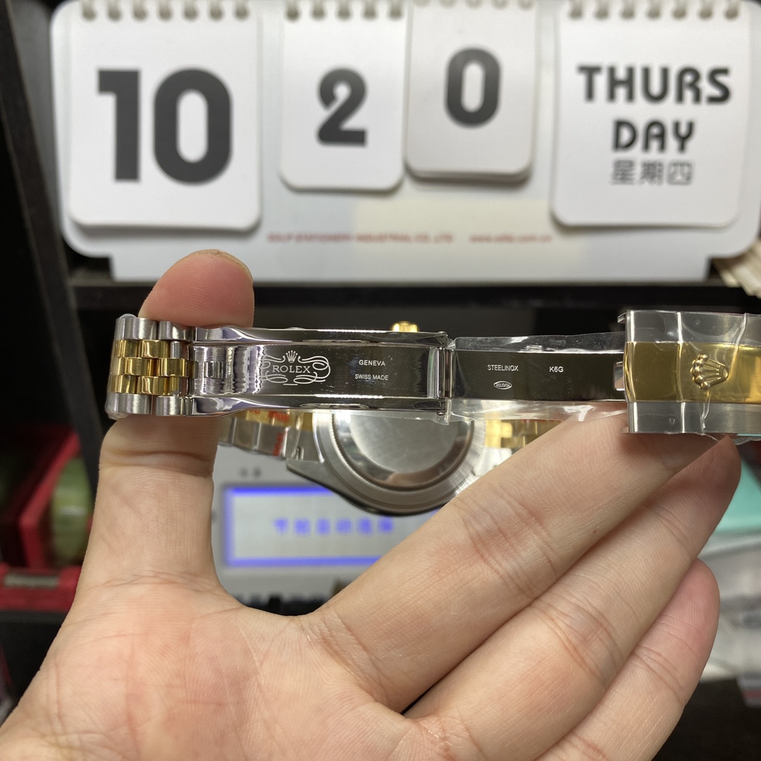 Rolex Sky-Dweller series m326933-0005, Yellow Gold Case Black Dial, synchronized Dual Time Zone Function, 42mm Size.