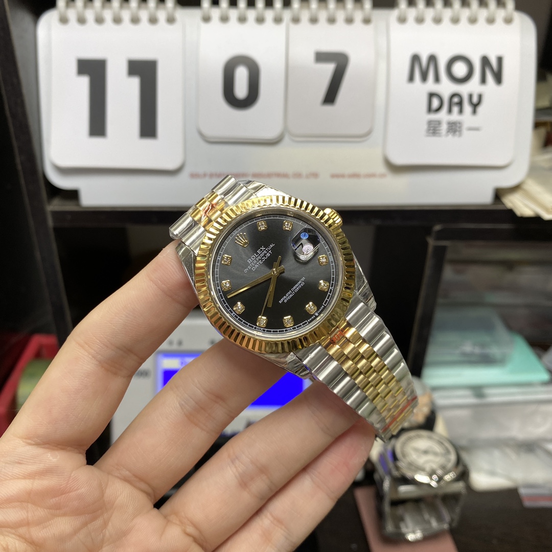 Rolex Datejust series m126333-0006, two-tone gold case black dial with diamond markers and a five-link two-tone gold bracelet, 41mm size.