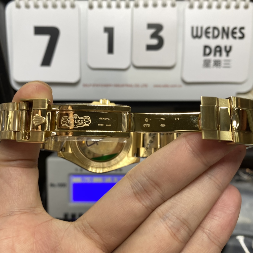 Rolex Yacht-Master Series 16628, White Dial Yellow Gold Case Bracelet Black Markings, 40mm Size.