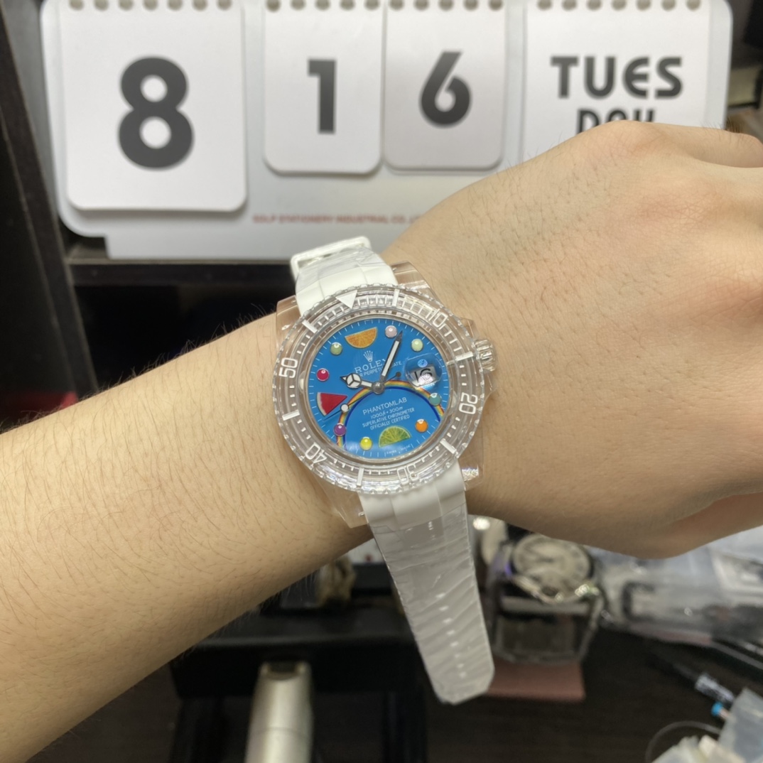 Rolex Submariner series PHANTOMLAB&ROLEX co-branded crystal series watch size 40㎜ PMMA crystal case with 3135 blue spring mechanical movement imported from Thailand rubber strap