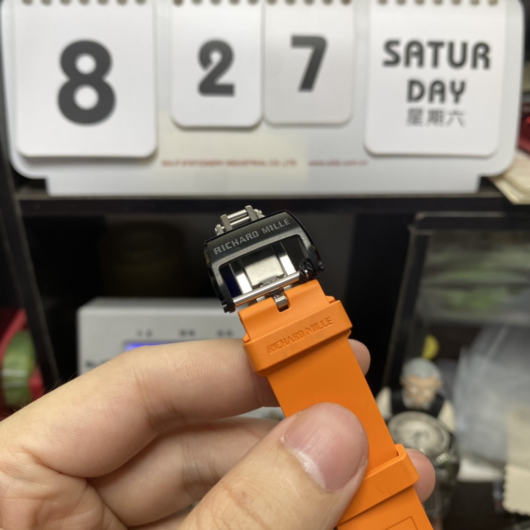 Richard Mille Men's Collection series RM35-02, Carbon Fiber Case, Malaysian Rubber Strap.