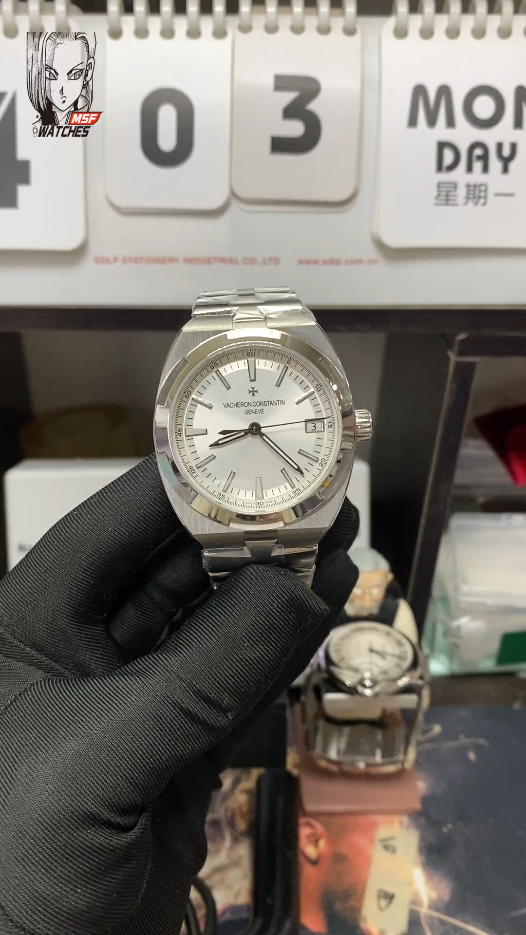 Vacheron Constantin Overseas Collections series 4500V110A-B126, White Dial Steel Bracelet Sunburst Patterned Brushed Dial, 41mm Size.