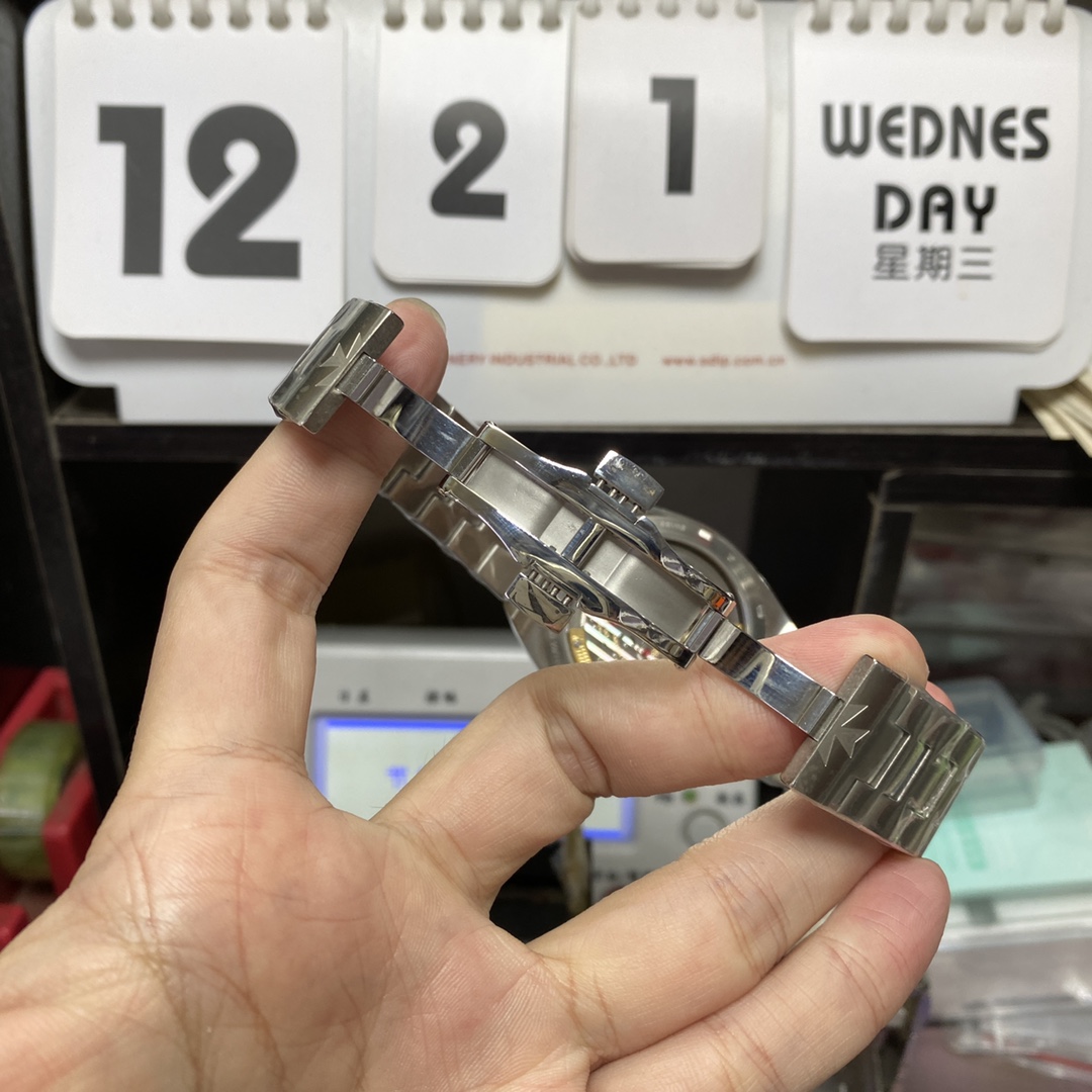 Vacheron Constantin Overseas series,Ring automatic tourbillon, WHITE Dial with STEEL Bracelet, 41.5mm Size.