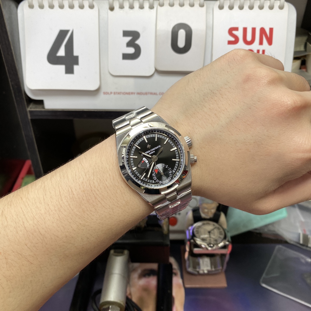 Vacheron Constantin Overseas series 7900V110A-B546, Black Dial Watch, Dual Time, 41mm Size.