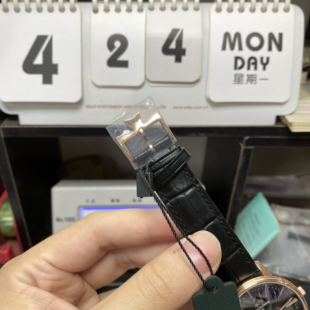 Vacheron Constantin Heritage Collection series 81180000R-9283, Black Dial Rose Gold Case Same Model as High Qiqiang, 40mm size.