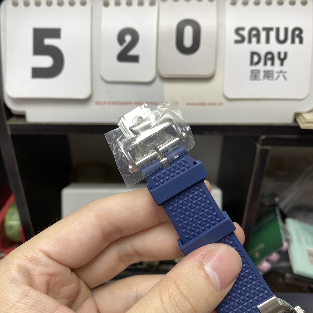 Vacheron Constantin Overseas series 4500V, BLUE Dial with rubber Bracelet, 41.5mm Size.