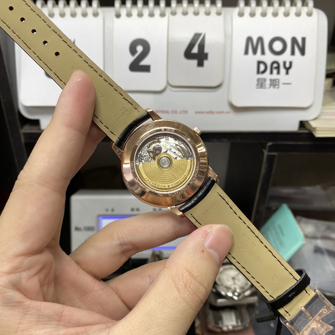 Vacheron Constantin Heritage Collection series 81180000R-9283, Black Dial Rose Gold Case Same Model as High Qiqiang, 40mm size.