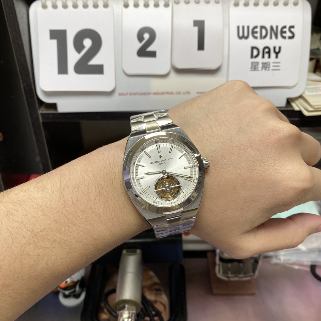 Vacheron Constantin Overseas series,Ring automatic tourbillon, WHITE Dial with STEEL Bracelet, 41.5mm Size.