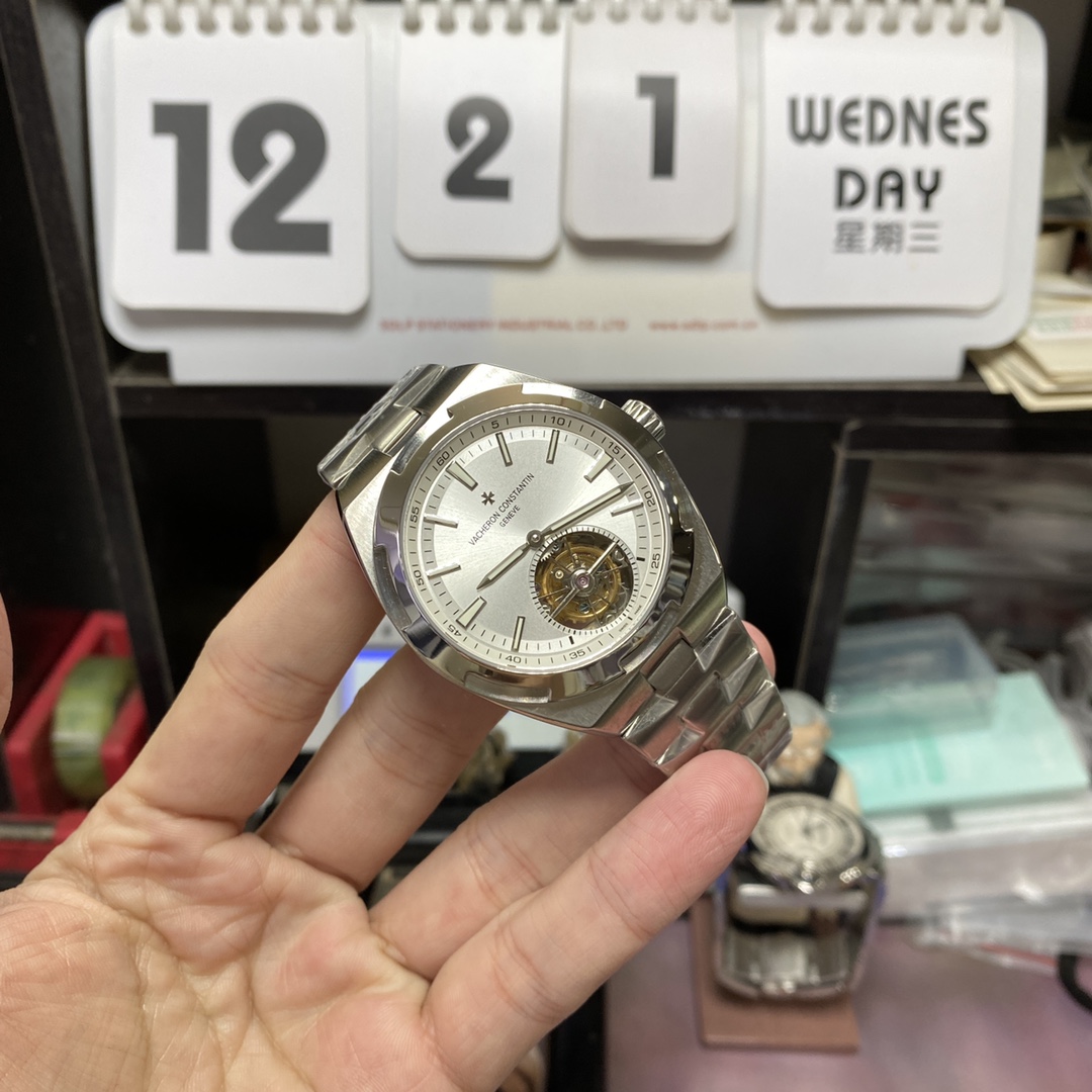Vacheron Constantin Overseas series,Ring automatic tourbillon, WHITE Dial with STEEL Bracelet, 41.5mm Size.