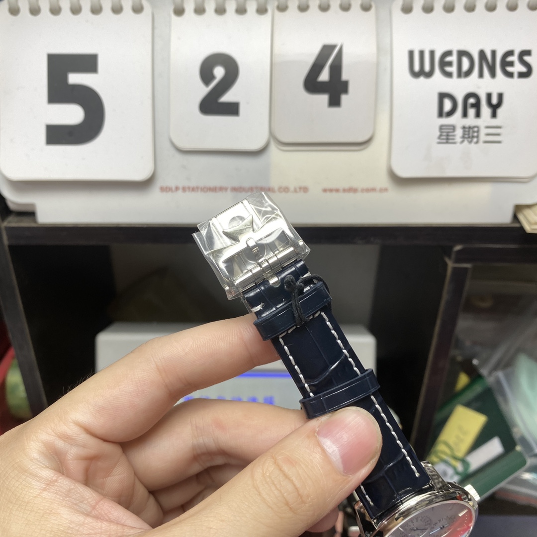 Vacheron Constantin Heritage Collection series 43175000P-B190, Black Dial Rose Gold Case, 41mm size.